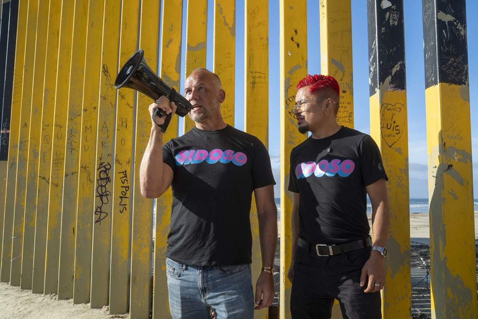 Besoton Sidoso Internacional organizers in front of U.S.-Mexico border