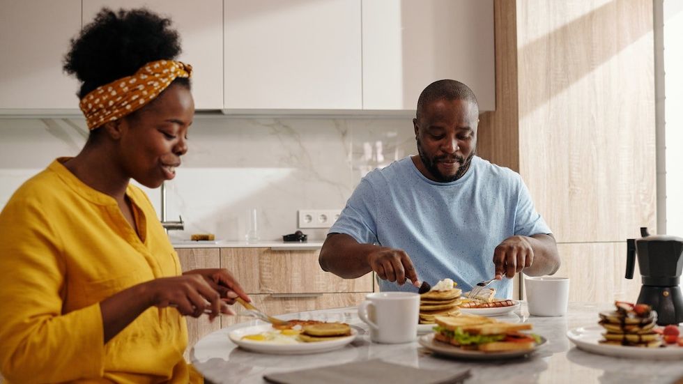 couple eating breakfast