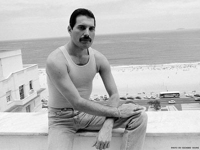 400px x 300px - Freddie Mercury's Life Is the Story of HIV, Being Bi, & Queer Identity