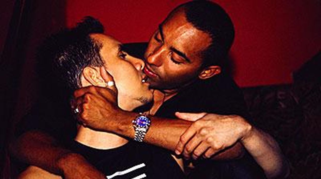 Gay_romance400x300