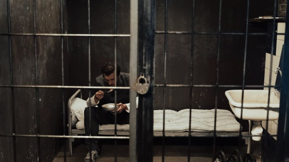 
38-year-old inmate dies after being denied HIV meds, lawsuit claims
