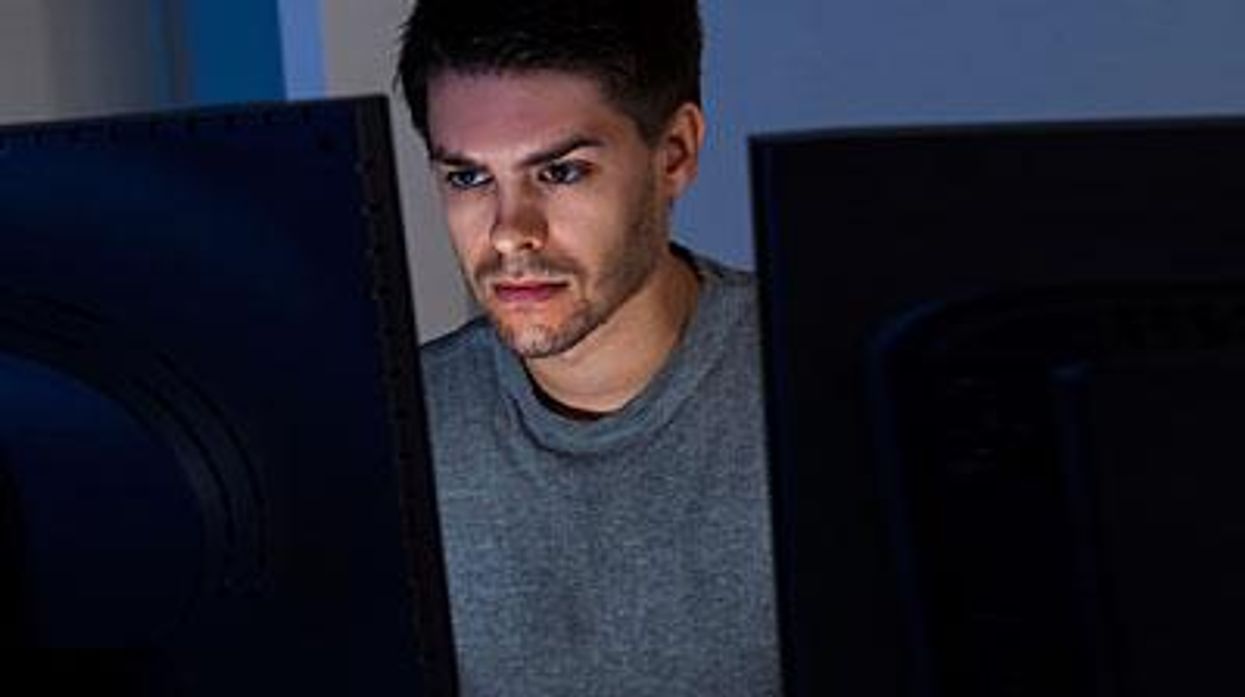 Young-man-computerx400_1